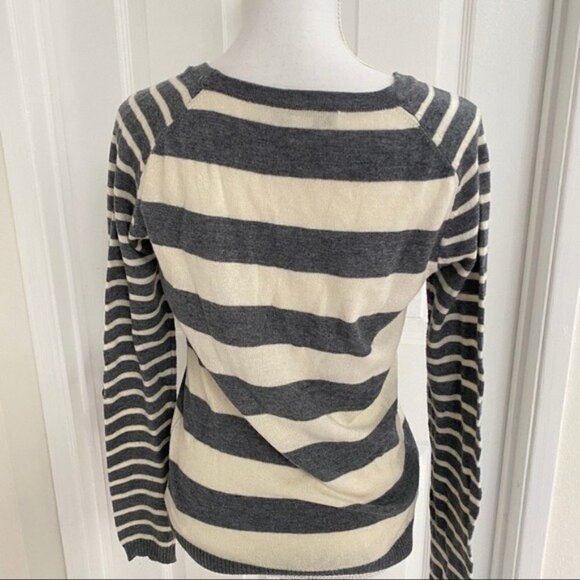 Forever 21 Grey and Ivory Striped Sweater Small - Picture 3 of 4
